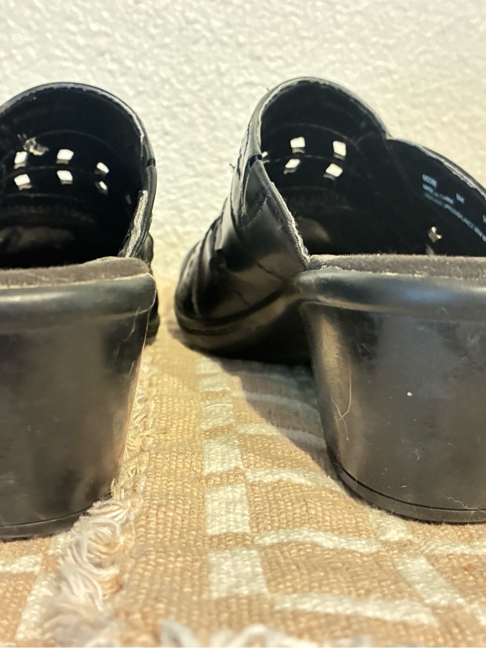 Clarks Clogs (8) - Picture 4 of 9